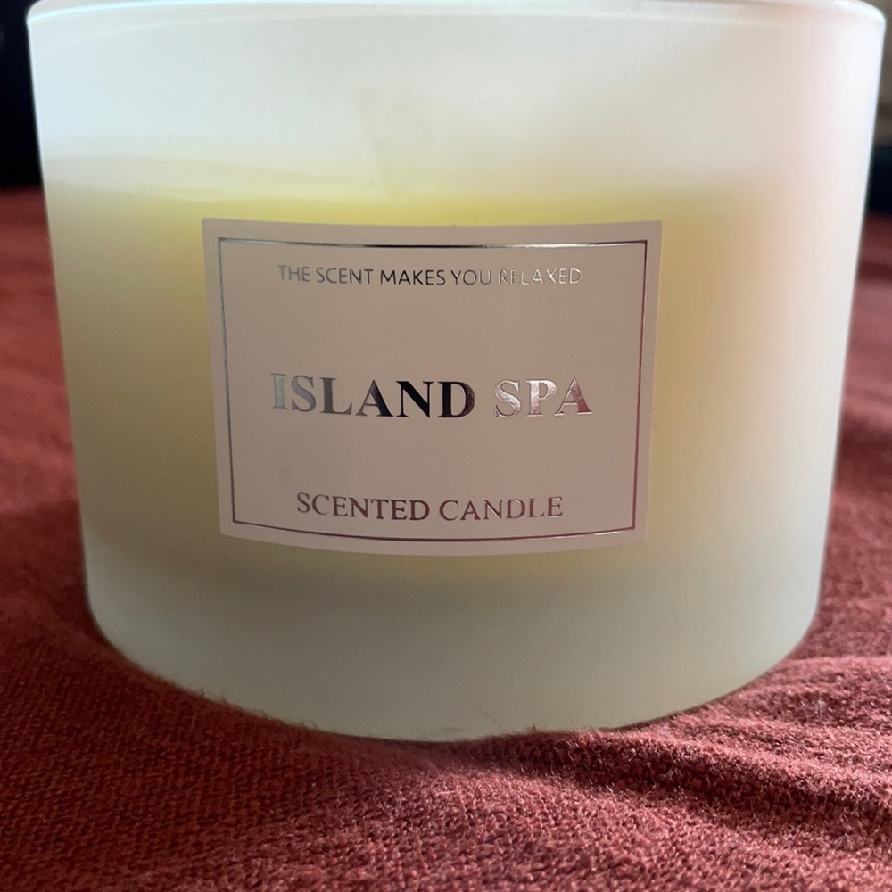 Island spa scented candle 🌺🌴🥥